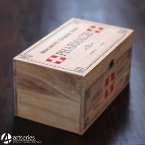 Drewniane pudełko apteczka retro 69062