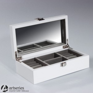 Mała, zgrabna szkatułka z przegródkami 666478 praktyczny kuferek