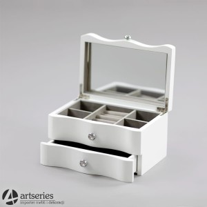 Śliczna szkatułka na biżuterię z drewna 104809