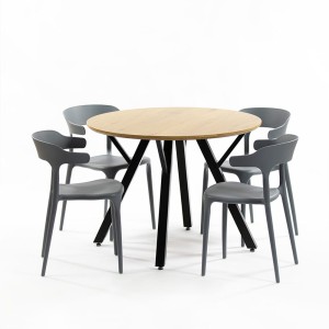 Stół okrągły z szarymi krzesłami 