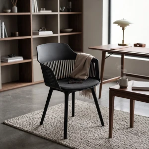 Czarne krzesło ażurowe nowoczesne LOFT Fotel z poduchą do salonu jadalni