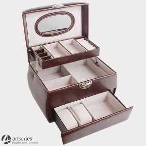 Brązowa szkatułka ze skóry zabezpieczona kluczykiem 555300